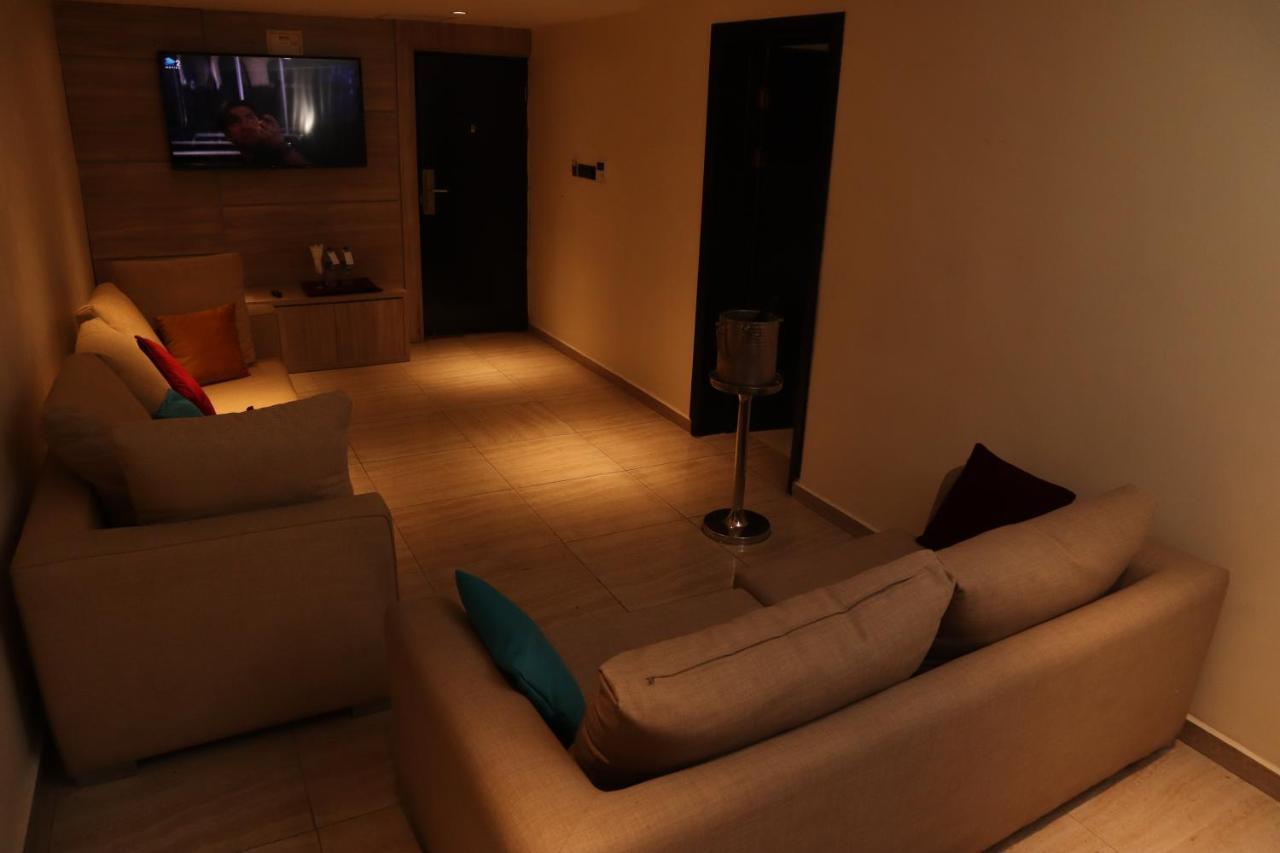 Monty Suites Calabar Kültér fotó